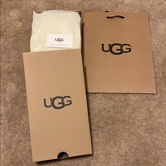 UGG - Picture 6 of 7